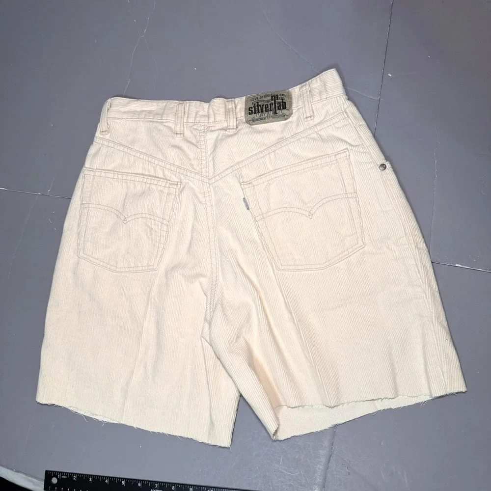 Levis SilverTab Loose Fit Pleated Corduroy Shorts 30 Off White Cotton Vtg USA